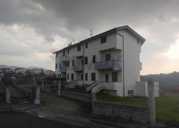 Edificio all\'aperto - Villa a Schiera Sessa Aurunca - foto 2