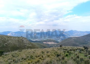 Vista delle montagne - Villa LOCALITA' LEVAGLIE / SCERPANO
 
SNC, Itri - foto 4