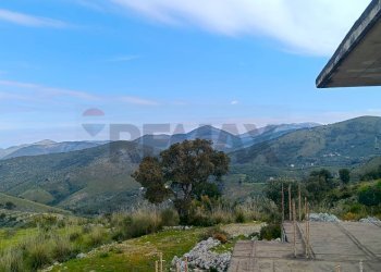 Vista delle montagne - Villa LOCALITA' LEVAGLIE / SCERPANO
 
SNC, Itri - foto 7
