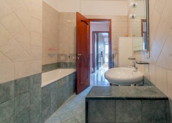 Bagno - Appartamento VIALE DEL FANTE
 
50, Palermo - foto 28