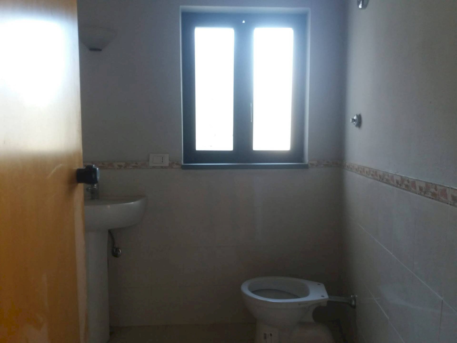 Foto 3 - Attività Commerciale Viale Delle Cascine
 
1, Pisa - foto 3