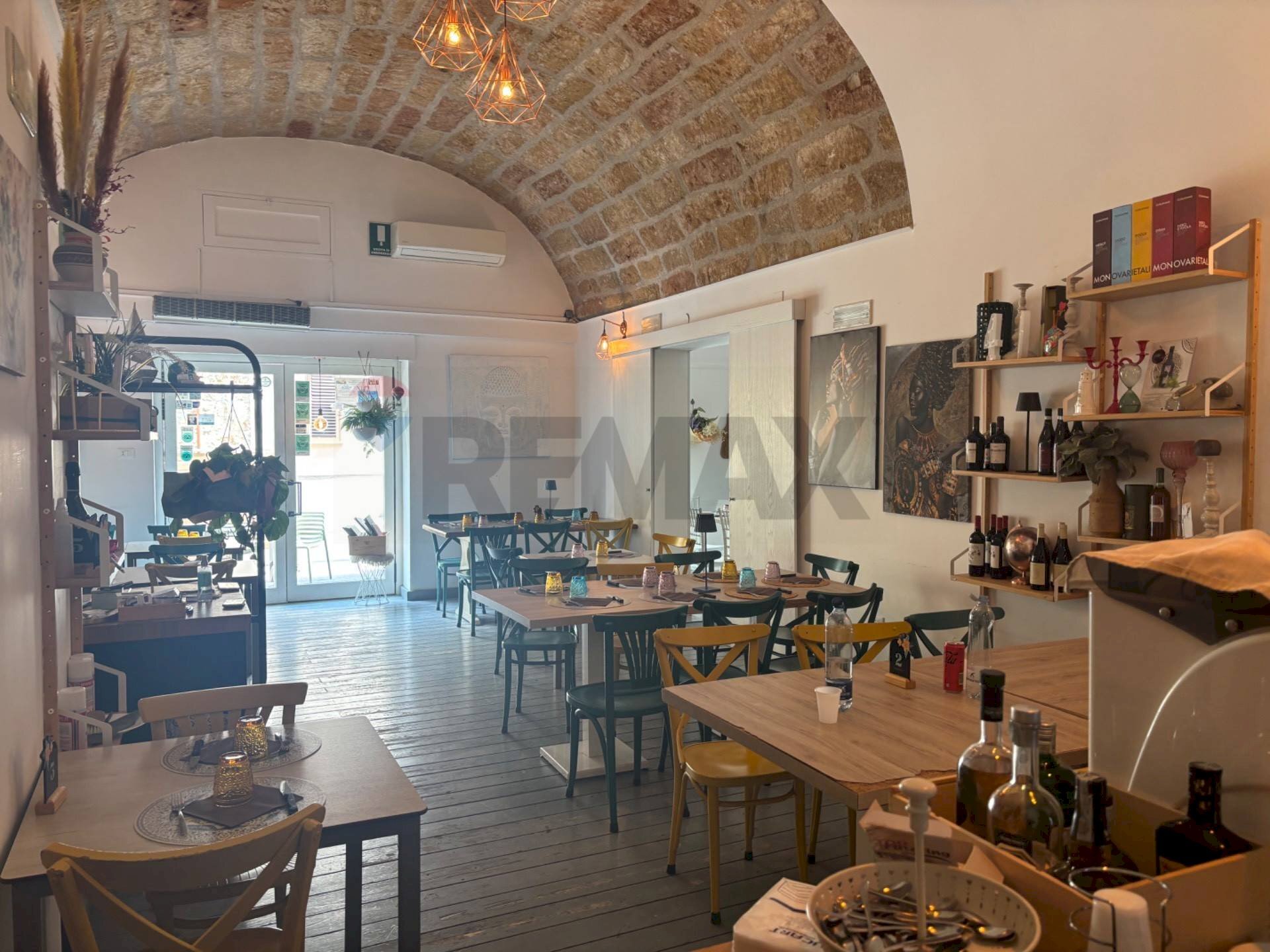 Sala da pranzo - Locale Commerciale Via Santa Rosalia
 
20, Terrasini - foto 1