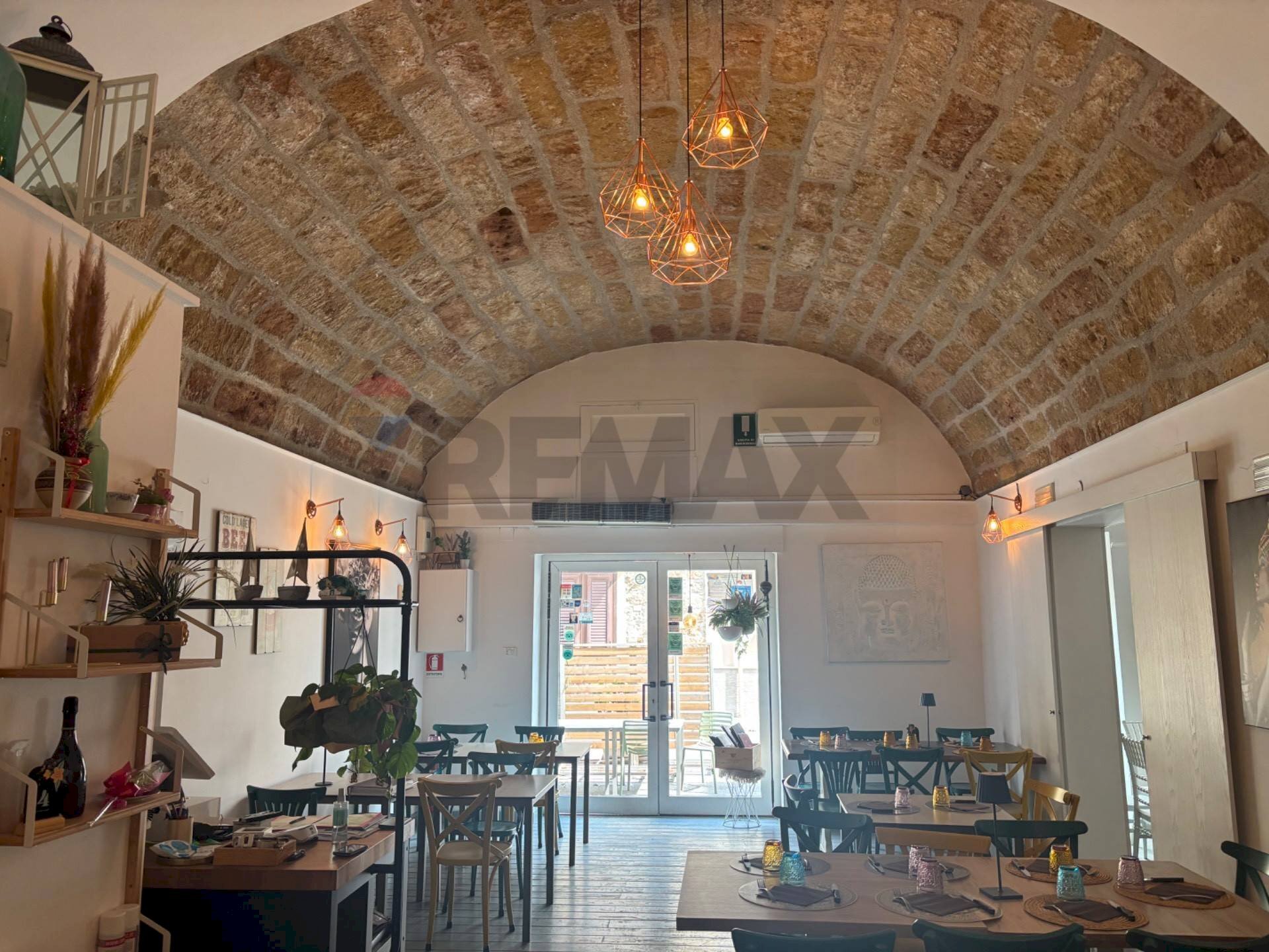 Sala da pranzo - Locale Commerciale Via Santa Rosalia
20, Terrasini - foto 2