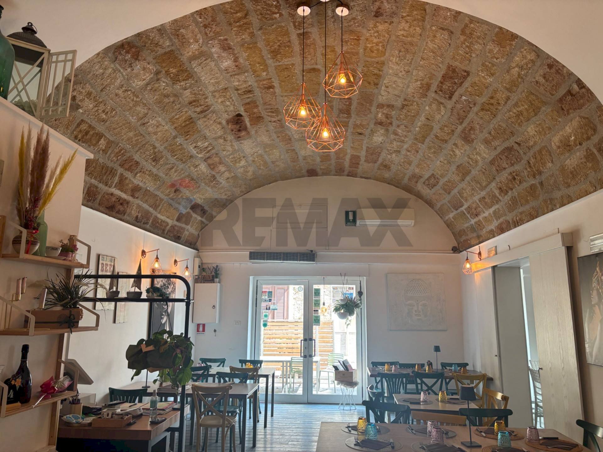 Sala da pranzo - Locale Commerciale Via Santa Rosalia
20, Terrasini - foto 3