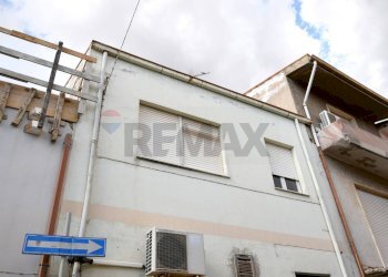 Edificio all\'aperto - Casa semi indipendente Vico Crispi
 
9, Domusnovas - foto 2