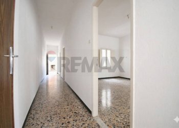 Hall / corridoio - Casa semi indipendente Vico Crispi
 
9, Domusnovas - foto 12