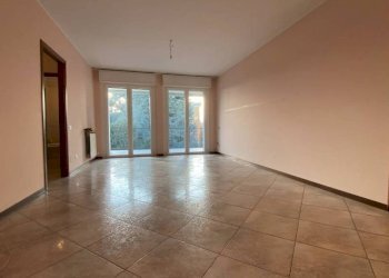 Salone - Three-room apartment via Enrico dell'Acqua, Busto Arsizio - photo 9