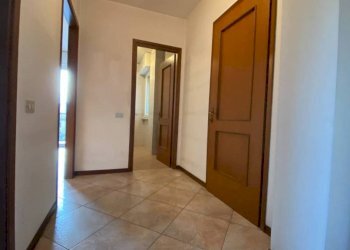 Corridoio - Three-room apartment via Enrico dell'Acqua, Busto Arsizio - photo 16