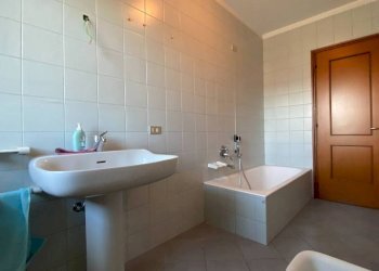 Bagno - Three-room apartment via Luigi Morelli, Castellanza - photo 18