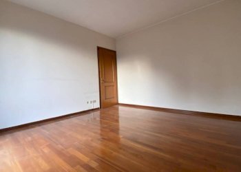 Camera da letto - Three-room apartment via Luigi Morelli, Castellanza - photo 23