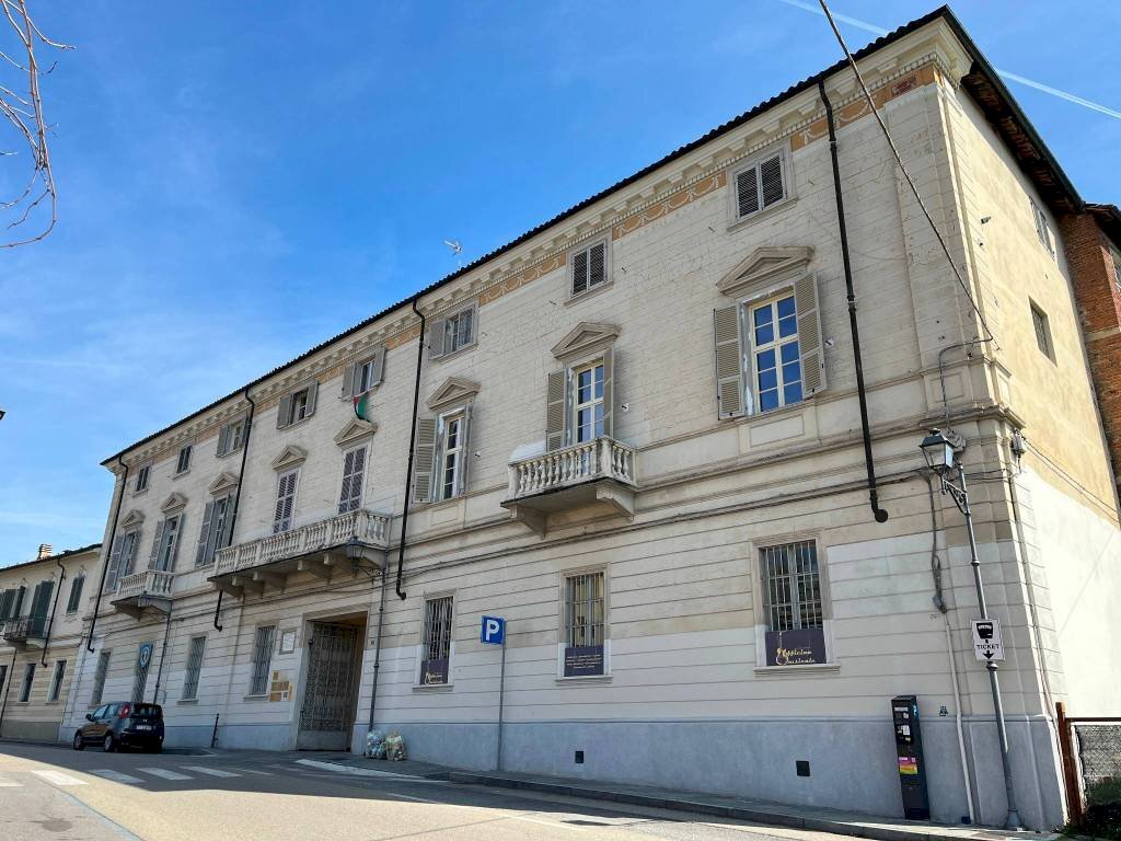 Facciata - Quadrilocale via delle Rosine, 18, Chieri - foto 1