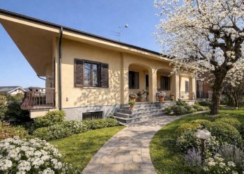 Facciata - Villa via Ludovico Vaj, Carmagnola - foto 1