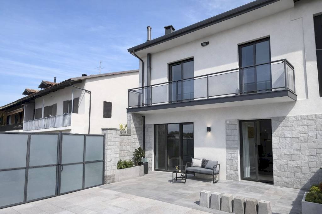 Facciata - Villa a Schiera via Teglia, 1, Carmagnola - foto 1