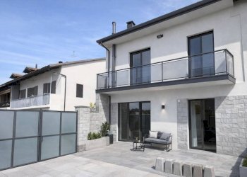 Facciata - Villa a Schiera via Teglia, 1, Carmagnola - foto 1