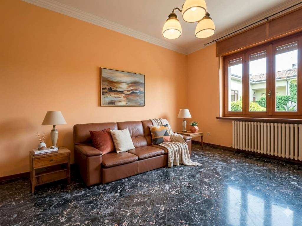 Salone - Appartamento Alba - foto 1