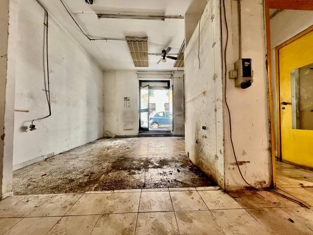 Interno non residenziale - Shop via Acqui, 25, Roma - photo 1