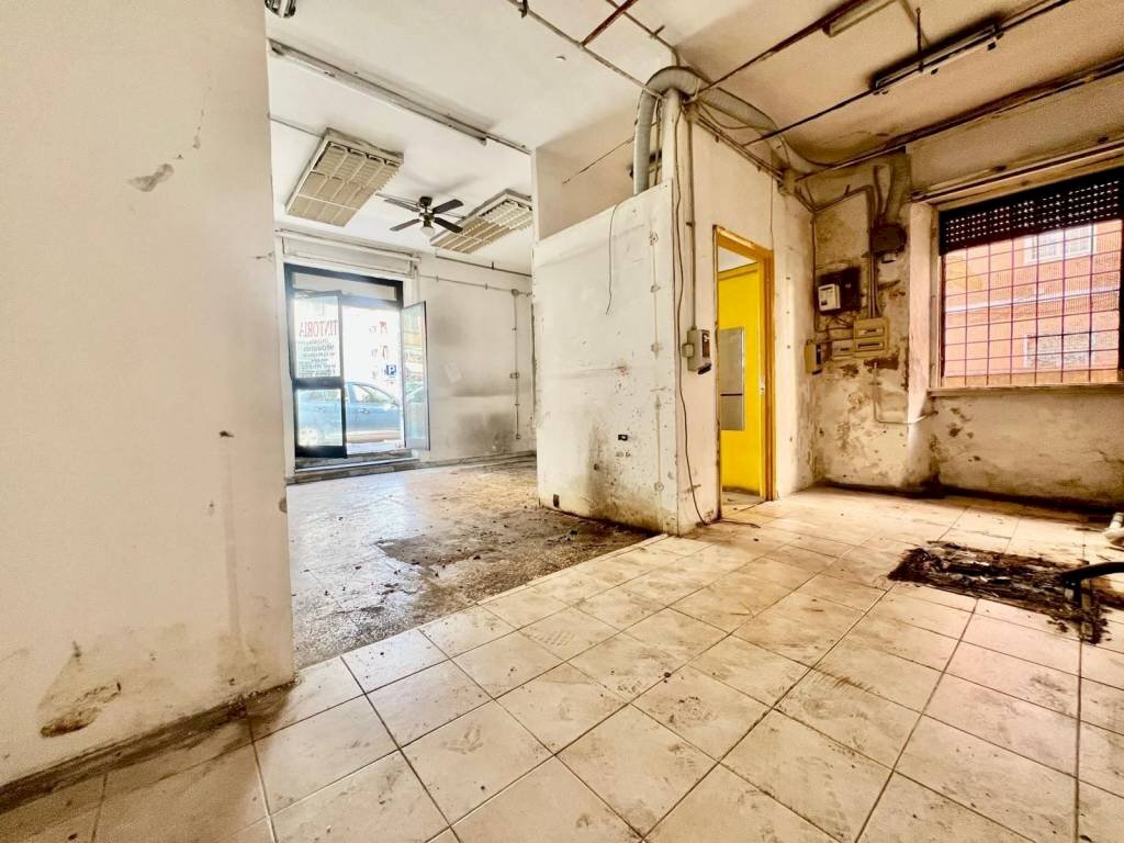 Interno non residenziale - Shop via Acqui, 25, Roma - photo 2