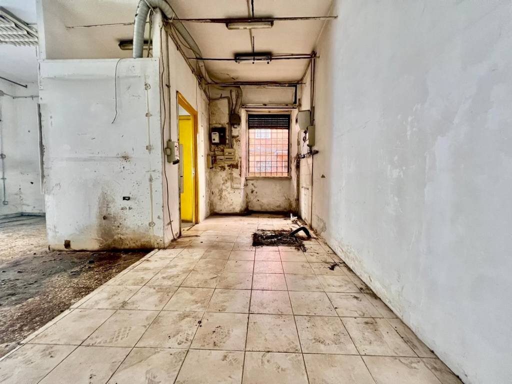 Interno non residenziale - Shop via Acqui, 25, Roma - photo 3