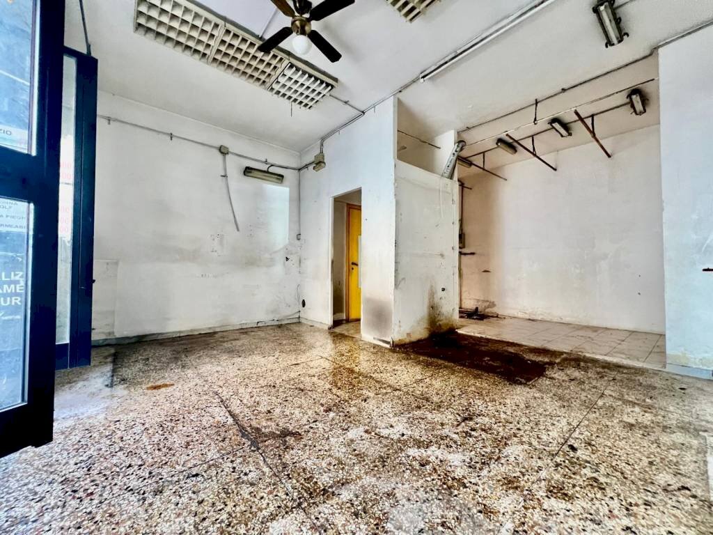 Interno non residenziale - Shop via Acqui, 25, Roma - photo 1