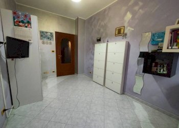 Camera da letto - Three-room apartment via Giosuè Carducci, 8, Moncalieri - photo 14