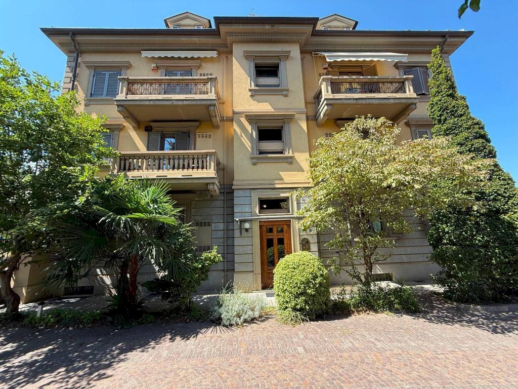 Facciata - Four-room apartment piazza Giuseppe Garibaldi, Pinerolo - photo 2