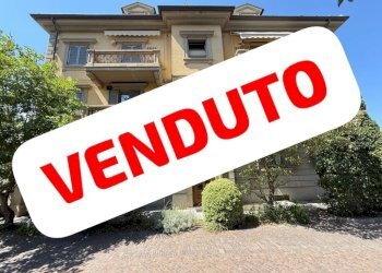 Facciata - Quadrilocale piazza Giuseppe Garibaldi, Pinerolo - foto 1