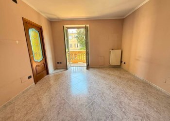 Soggiorno - Quadrilocale piazza Giuseppe Garibaldi, Pinerolo - foto 5