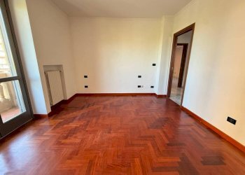 Camera da letto - Quadrilocale piazza Giuseppe Garibaldi, Pinerolo - foto 11