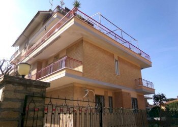 Facciata - Trilocale via Ardeatina, 475, Anzio - foto 3