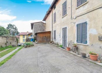 Cortile interno - Rustico via Cesare Cantù, 10, Santa Maria Hoè - foto 4