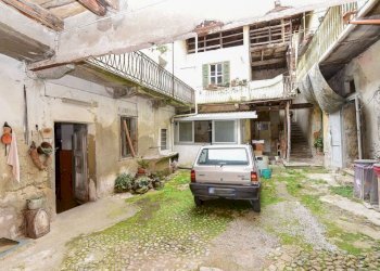 Cortile interno - Rustico via Cesare Cantù, 10, Santa Maria Hoè - foto 15