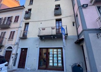 Facciata - Negozio via Ferruccio Valobra, 135, Carmagnola - foto 1