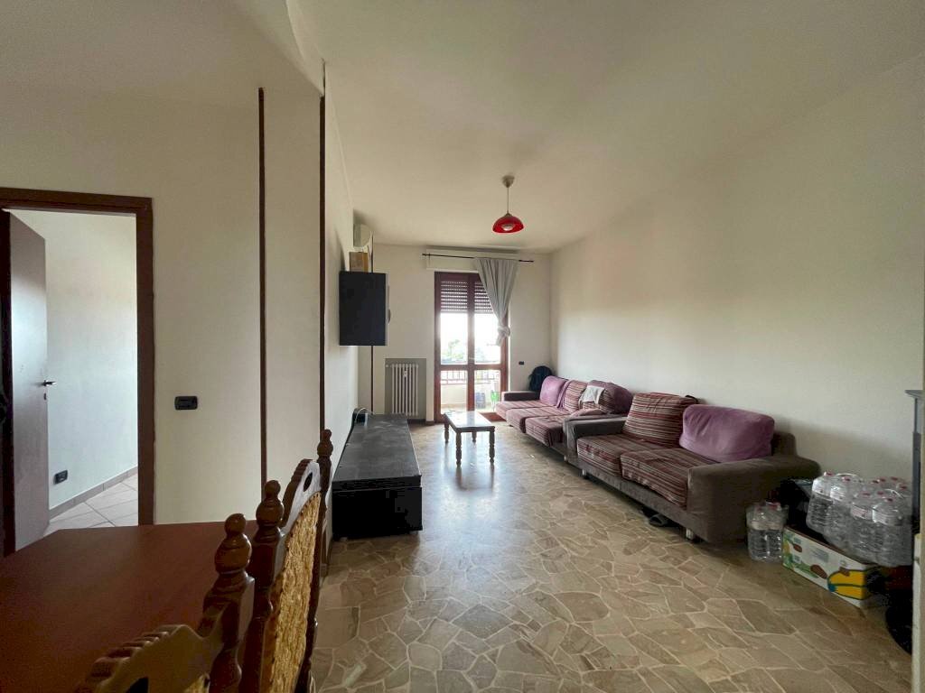 Salone - Trilocale viale Lombardia, 44, Usmate Velate - foto 1