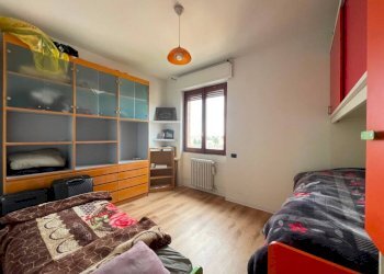 Camera da letto - Trilocale viale Lombardia, 44, Usmate Velate - foto 15