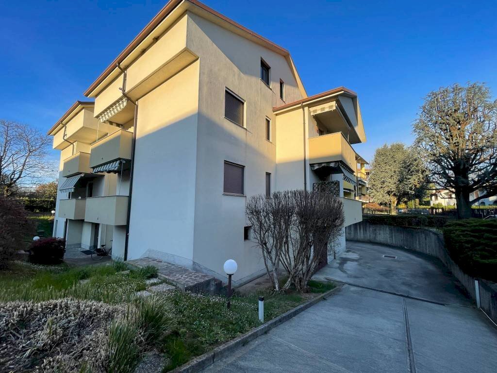 Facciata - Monolocale via Monte Rosa, 29, Vimercate - foto 1