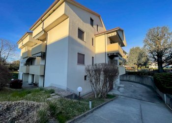 Facciata - Monolocale via Monte Rosa, 29, Vimercate - foto 1