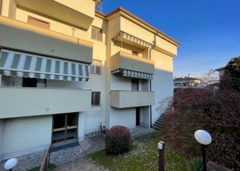 Facciata - Monolocale via Monte Rosa, 29, Vimercate - foto 2