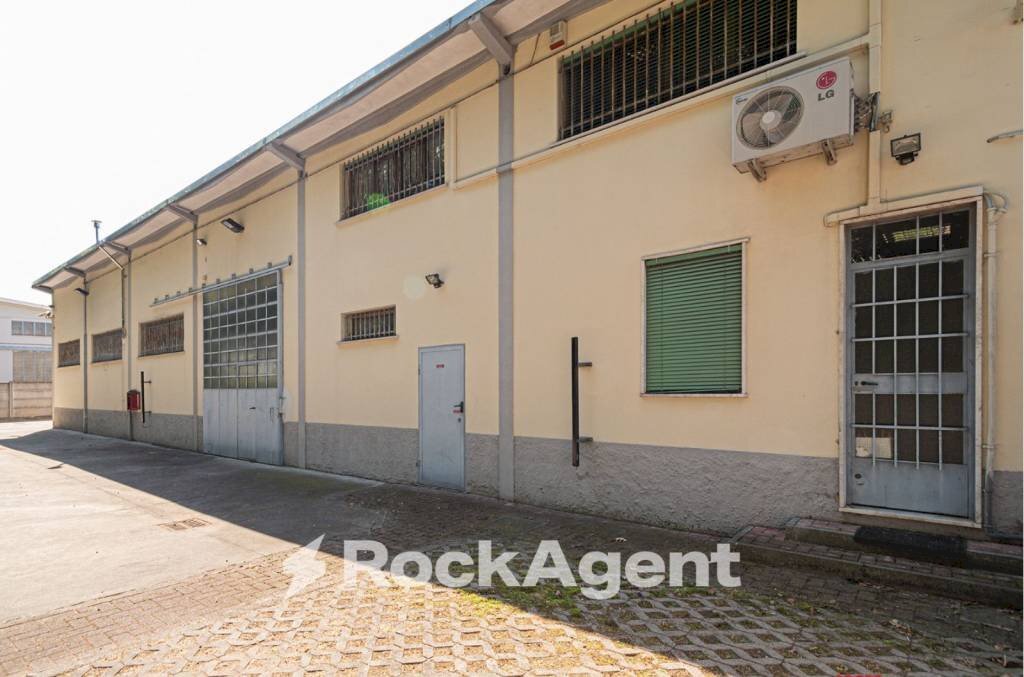 Facciata - Capannone via Verona, 6, Cernusco sul Naviglio - foto 1