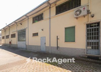 Facciata - Shed via Verona, 6, Cernusco sul Naviglio - photo 2