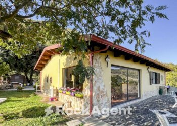 Facciata - Villa contrada Donnantona, 19, Borgia - foto 12