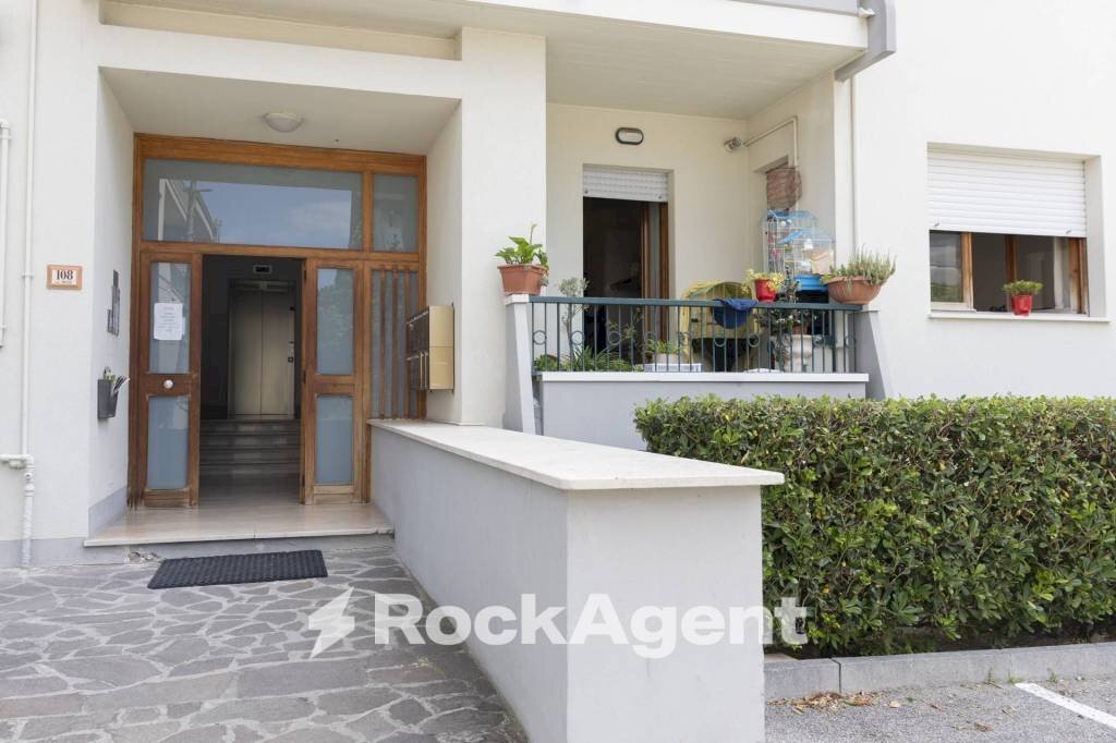 Ingresso - Trilocale via Giuseppe Mazzini, 108, Alba Adriatica - foto 2