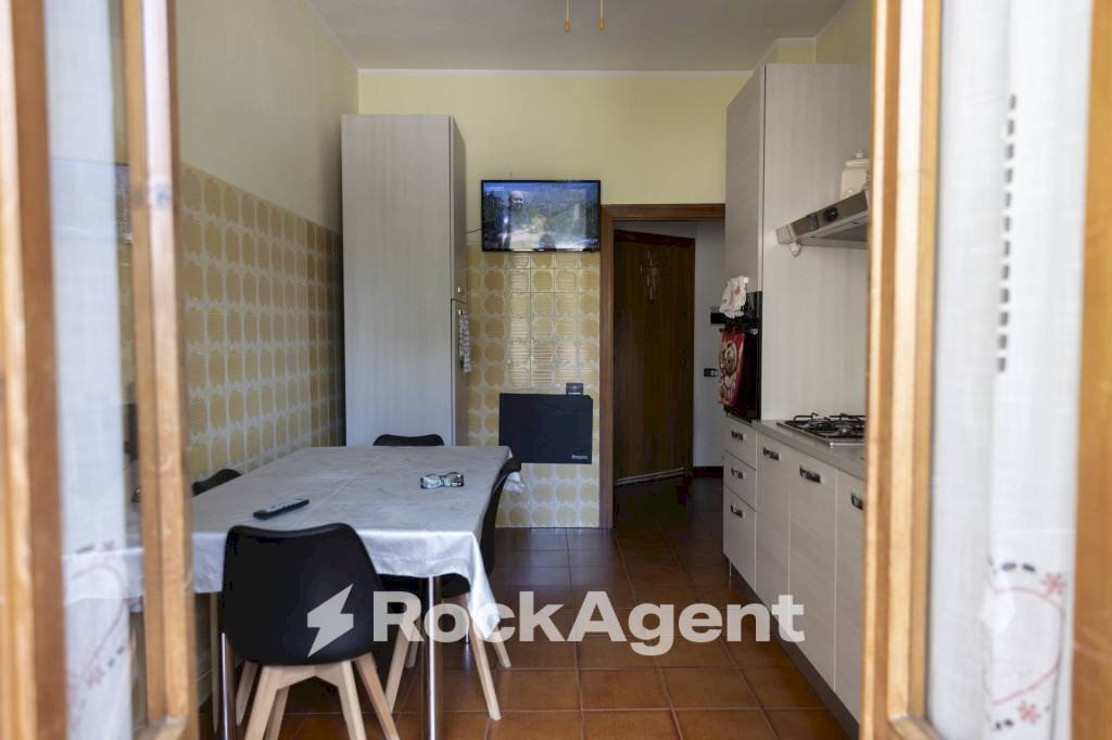 Cucina - Trilocale via Giuseppe Mazzini, 108, Alba Adriatica - foto 3