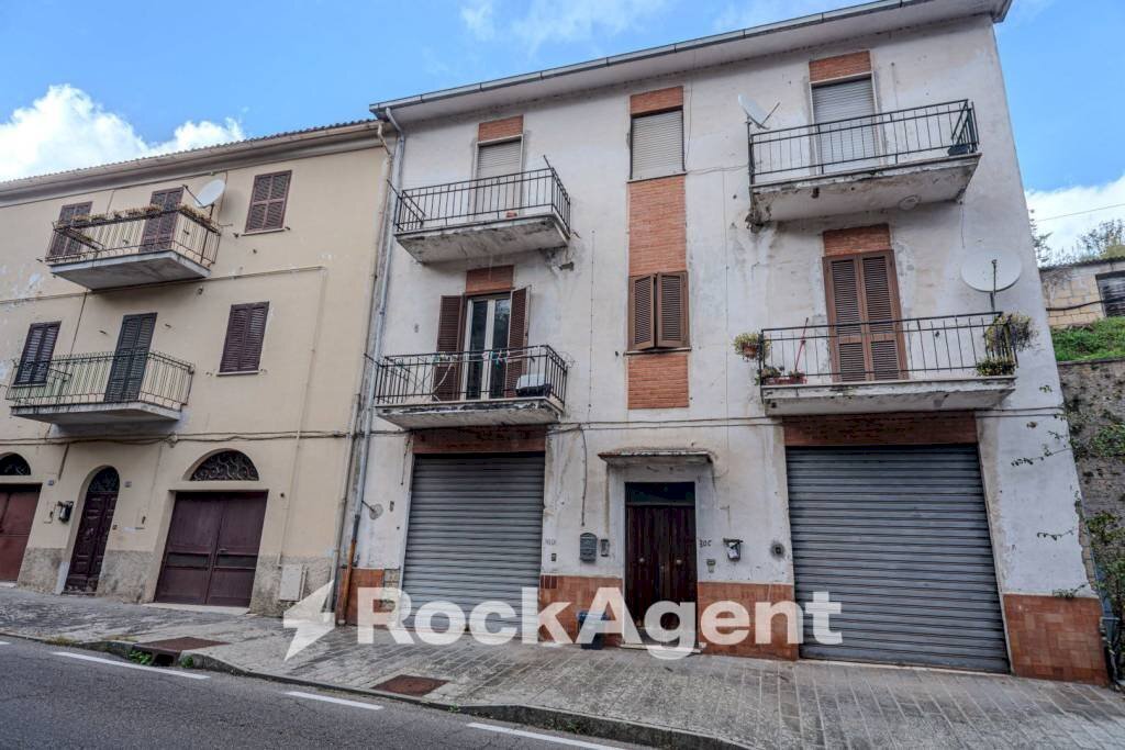 Facciata - Four-room apartment via Piave 30/C, Gradoli - photo 1