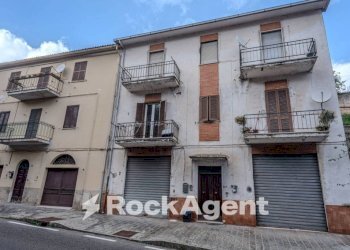 Facciata - Four-room apartment via Piave 30/C, Gradoli - photo 2