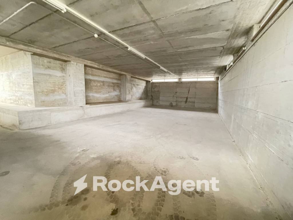 Posto macchina - Warehouse via alla Ruenia, 22, Sant'Omero - photo 1