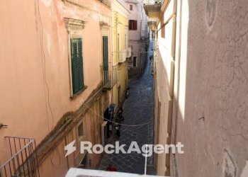 Cortile interno - Trilocale via Principe Umberto, Procida - foto 3