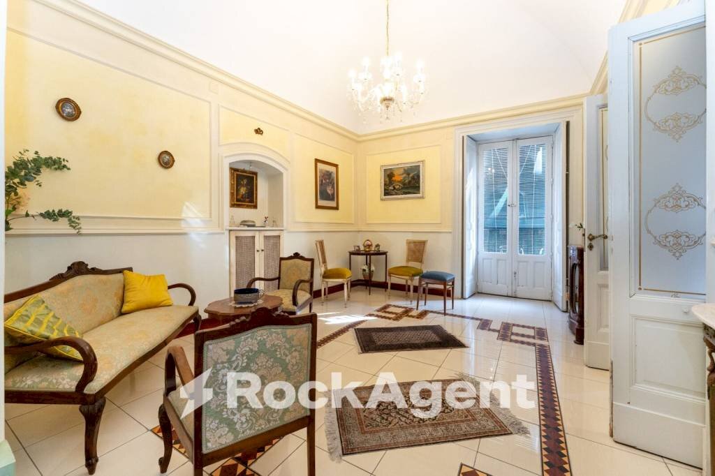 Salone - Quadrilocale corso Vittorio Emanuele, 151, Trecastagni - foto 1