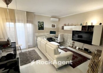 Salone - Three-room apartment via Manfredonia, 90, Foggia - photo 8