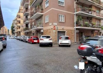 Facciata - Negozio via Antonello da Messina, Roma - foto 8