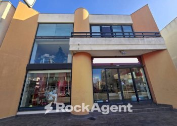 Facciata - Shop via Regina Margherita, 223, Taviano - photo 2